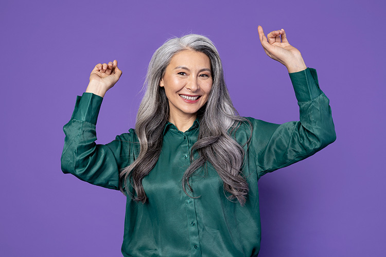 Frau mit Haarimplantation nach einer Haartransplantation