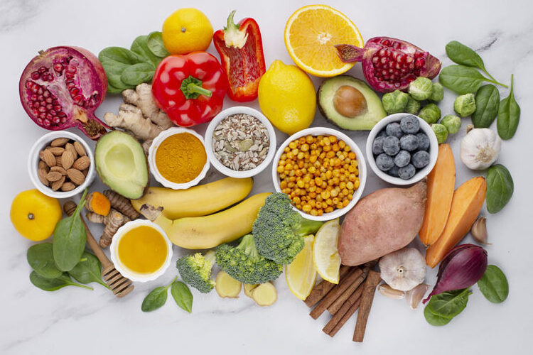 bunte Lebensmittel und Mikronährstoffe für gesundes Haar