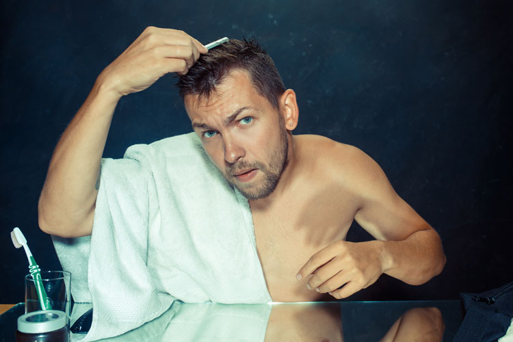 Psychologie & Haartransplantation: Wie sich volles Haar auf das Selbstbewusstsein auswirkt